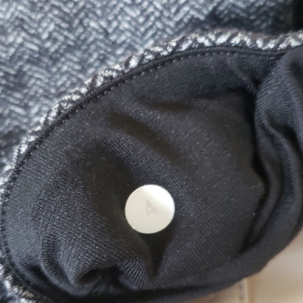 Lululemon black/gray woman leggings pants crop - Picture 5 of 5